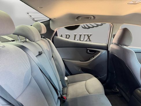 Used 2014 Hyundai Elantra SE FWD image 25