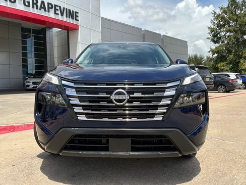 Used 2025 Nissan Rogue SV FWD image 3