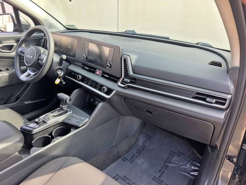 Used 2024 Kia Sportage LX AWD/4WD image 13