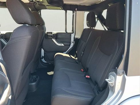 Used 2015 Jeep Wrangler Unlimited Sahara w/ Connectivity Group AWD/4WD image 8