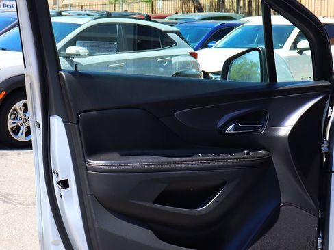 Used 2022 Buick Encore Preferred AWD/4WD image 36
