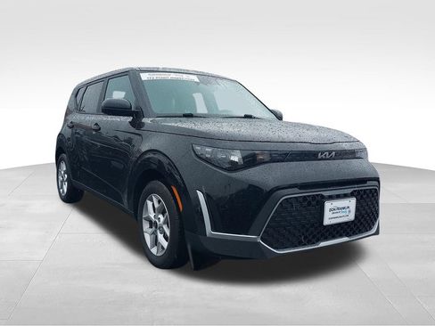 Used 2025 Kia Soul LX w/ LX Technology Package FWD image 2