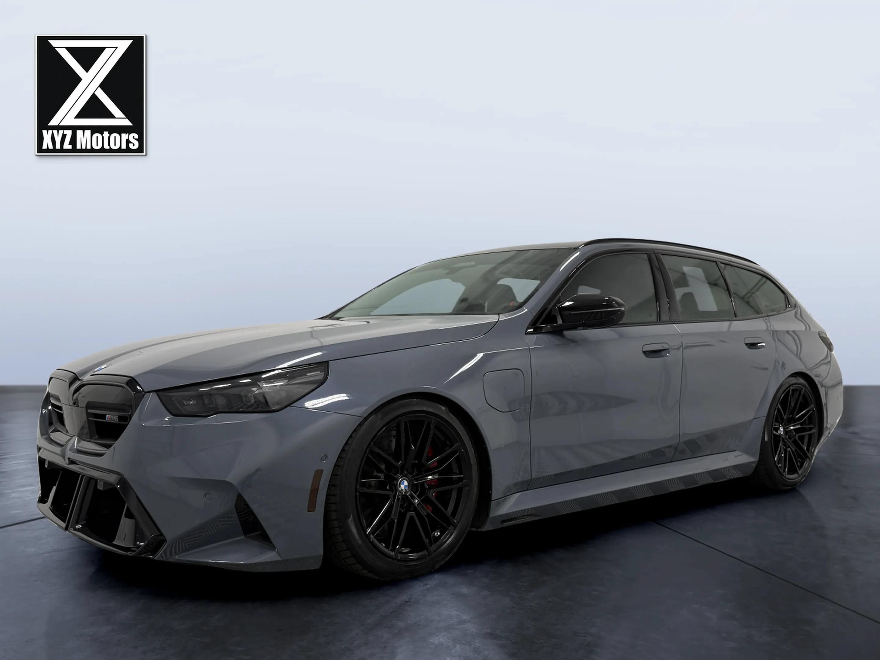 Used 2025 BMW M5 Touring AWD/4WD image 2