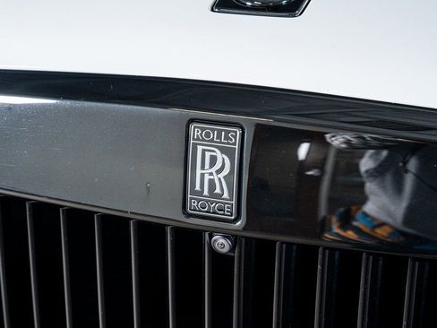 Used 2021 Rolls-Royce Cullinan Black Badge image 18