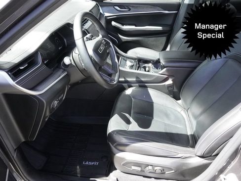 Used 2022 Jeep Grand Cherokee L Limited w/ Black Appearance Package AWD/4WD image 19