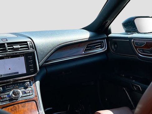 Used 2018 Lincoln Continental Reserve AWD/4WD image 25