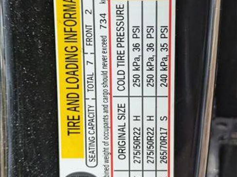 Used 2022 GMC Yukon SLT w/ SLT Premium Package image 16