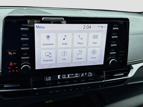 Used 2022 Toyota Sienna XSE w/ XSE Plus Package FWD image 11
