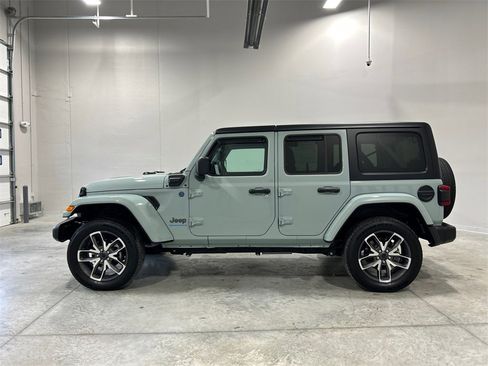 Used 2024 Jeep Wrangler Unlimited w/ Convenience Group image 9