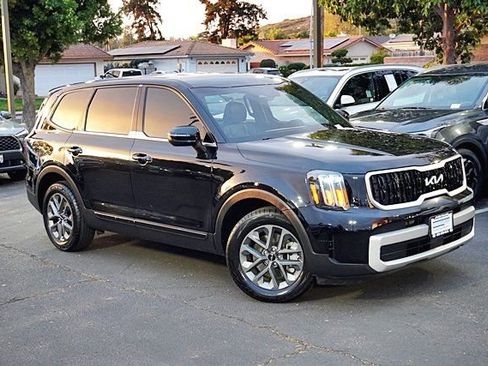 Used 2024 Kia Telluride LX image 3