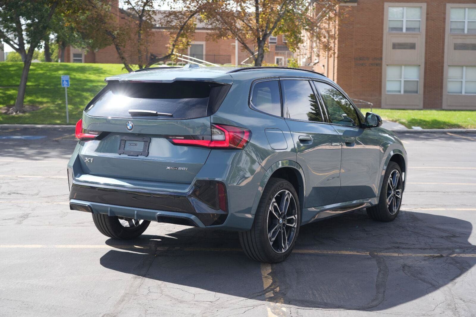 Used 2023 BMW X1 xDrive28i w/ M Sport Package AWD/4WD image 5
