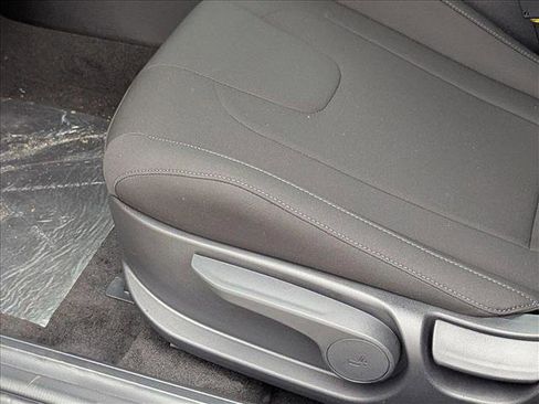 New 2025 Hyundai Elantra SEL image 4