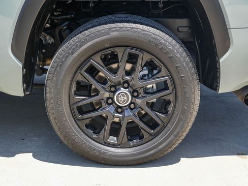 Used 2024 Toyota Tundra Limited AWD/4WD image 10