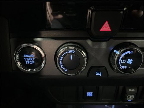 Used 2018 Toyota Tacoma SR5 image 31