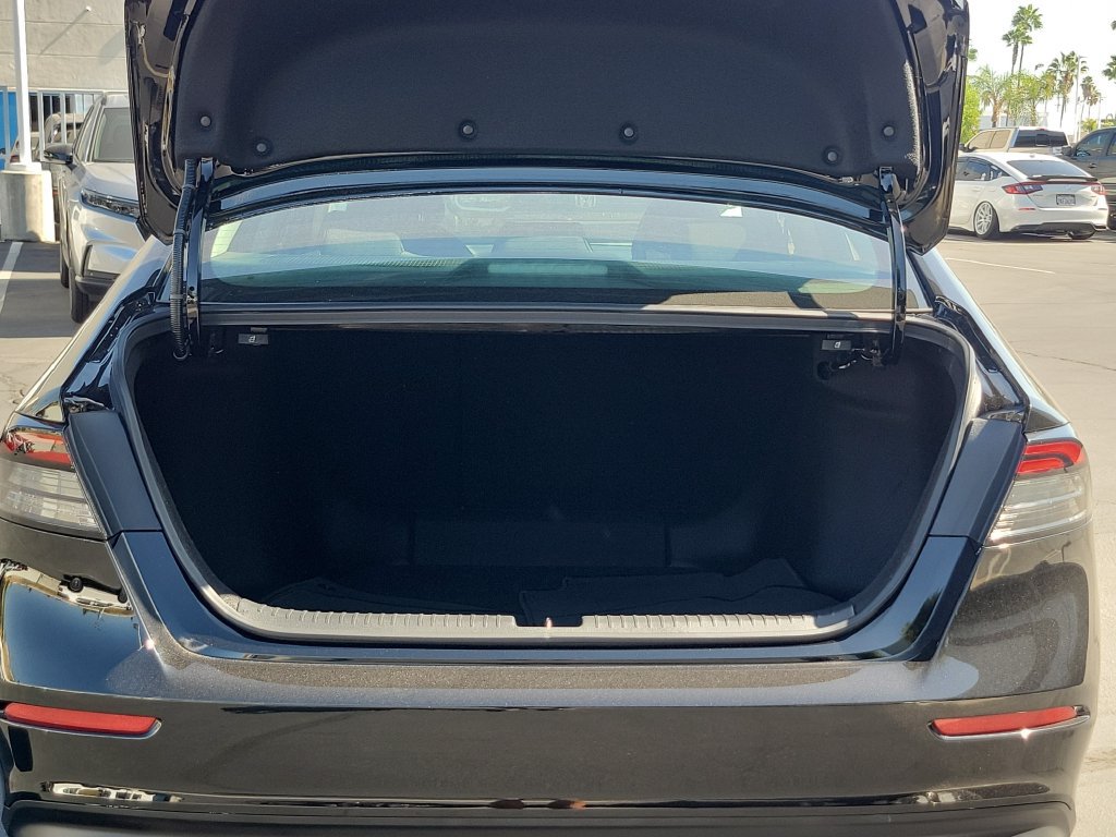 Certified 2025 Honda Accord SE image 9