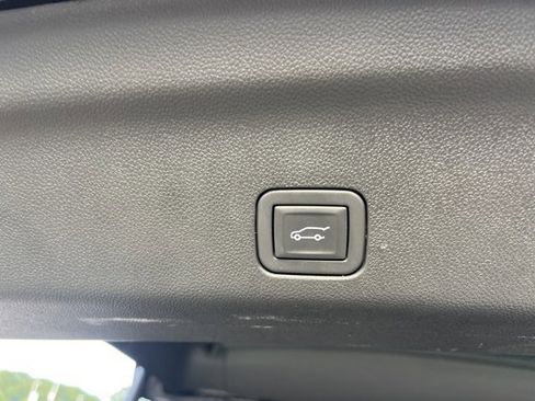 Used 2024 Chevrolet Suburban Premier image 7