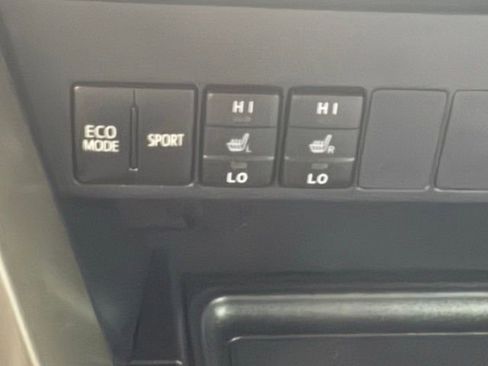 Used 2015 Toyota RAV4 Limited w/ Technology Package FWD image 30