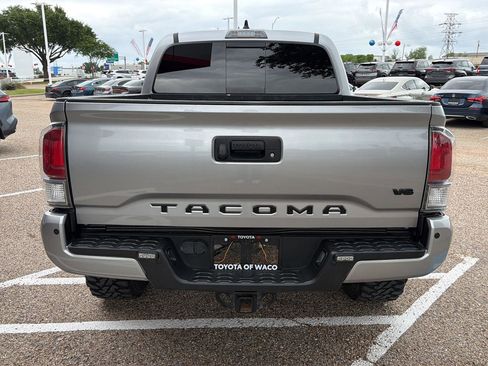 Used 2021 Toyota Tacoma TRD Off-Road w/ Technology Package AWD/4WD image 4
