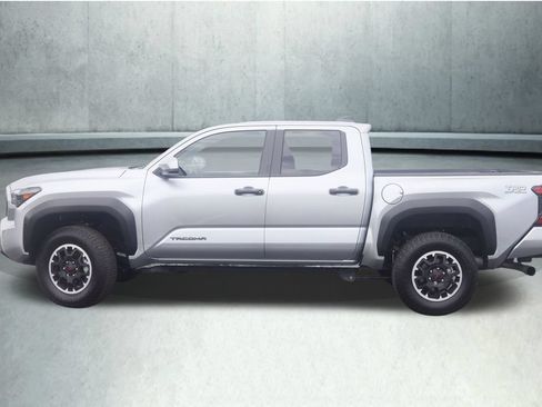 Used 2025 Toyota Tacoma TRD Off-Road AWD/4WD image 16