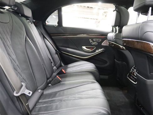 Used 2018 Mercedes-Benz S 560 4MATIC Sedan image 16
