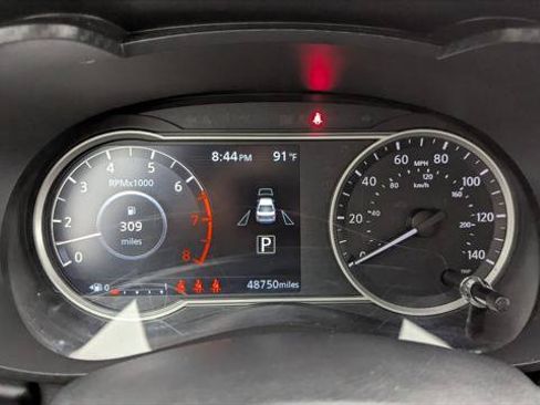 Used 2024 Nissan Versa SR FWD image 26