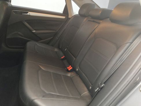 Used 2019 Volkswagen Passat Wolfsburg Edition FWD image 18