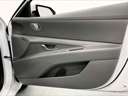 Used 2022 Hyundai Elantra Blue FWD image 22