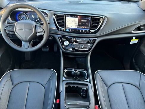 New 2026 Chrysler Pacifica Limited image 10