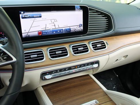 Used 2024 Mercedes-Benz GLS 450 GLS 450 4MATIC image 17