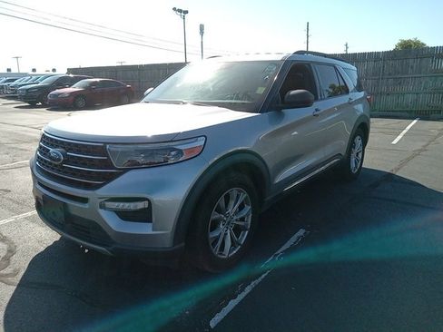 Used 2020 Ford Explorer XLT w/ Equipment Group 202A image 3