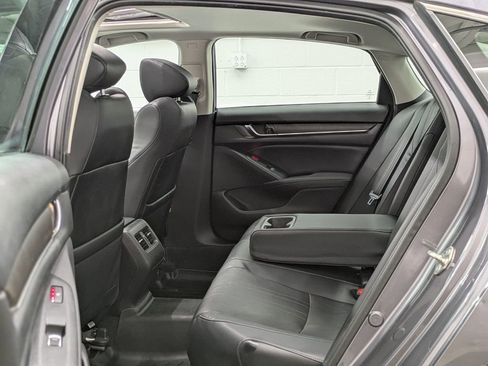 Used 2018 Honda Accord Touring image 19