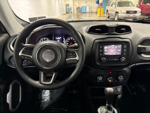 Used 2020 Jeep Renegade Sport w/ UConnect 7.0 Group FWD image 3