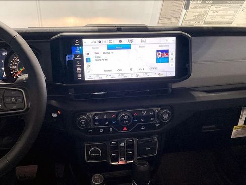 New 2025 Jeep Gladiator Sport image 17