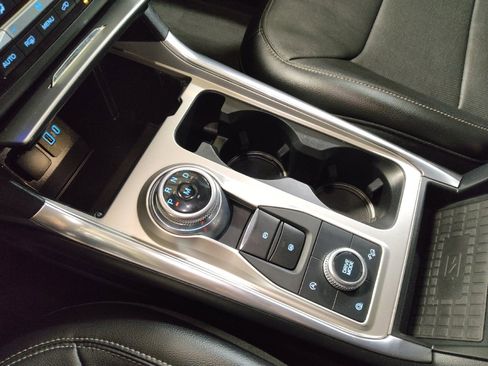 Used 2020 Ford Explorer Limited image 26