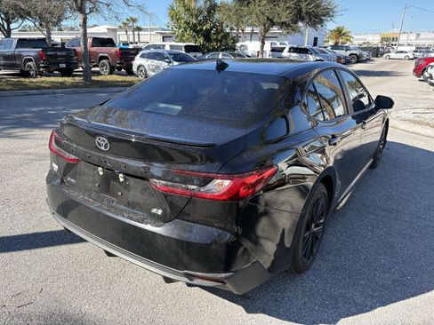 Used 2025 Toyota Camry SE image 7