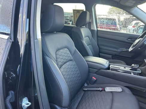 Used 2025 Nissan Pathfinder SV image 21