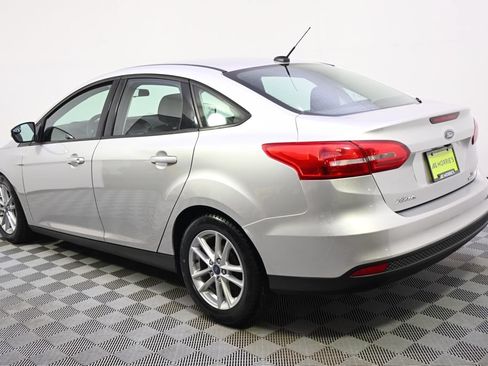 Used 2016 Ford Focus SE FWD image 3