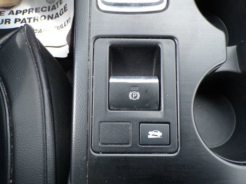 Used 2016 Subaru Legacy 2.5i Premium AWD/4WD image 28
