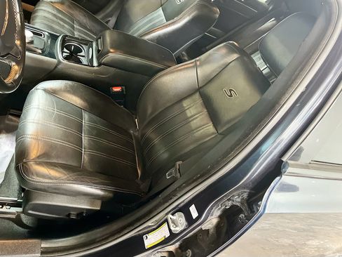 Used 2019 Chrysler 300 S AWD/4WD image 18