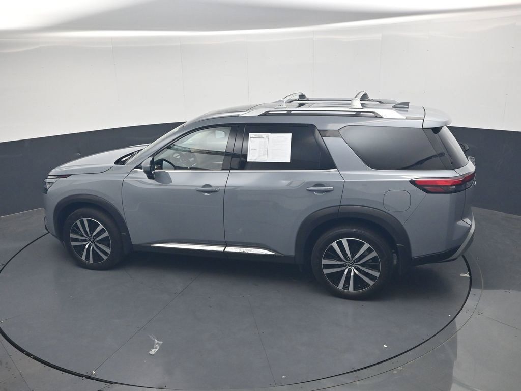 Certified 2025 Nissan Pathfinder Platinum w/ Cargo Package AWD/4WD image 33