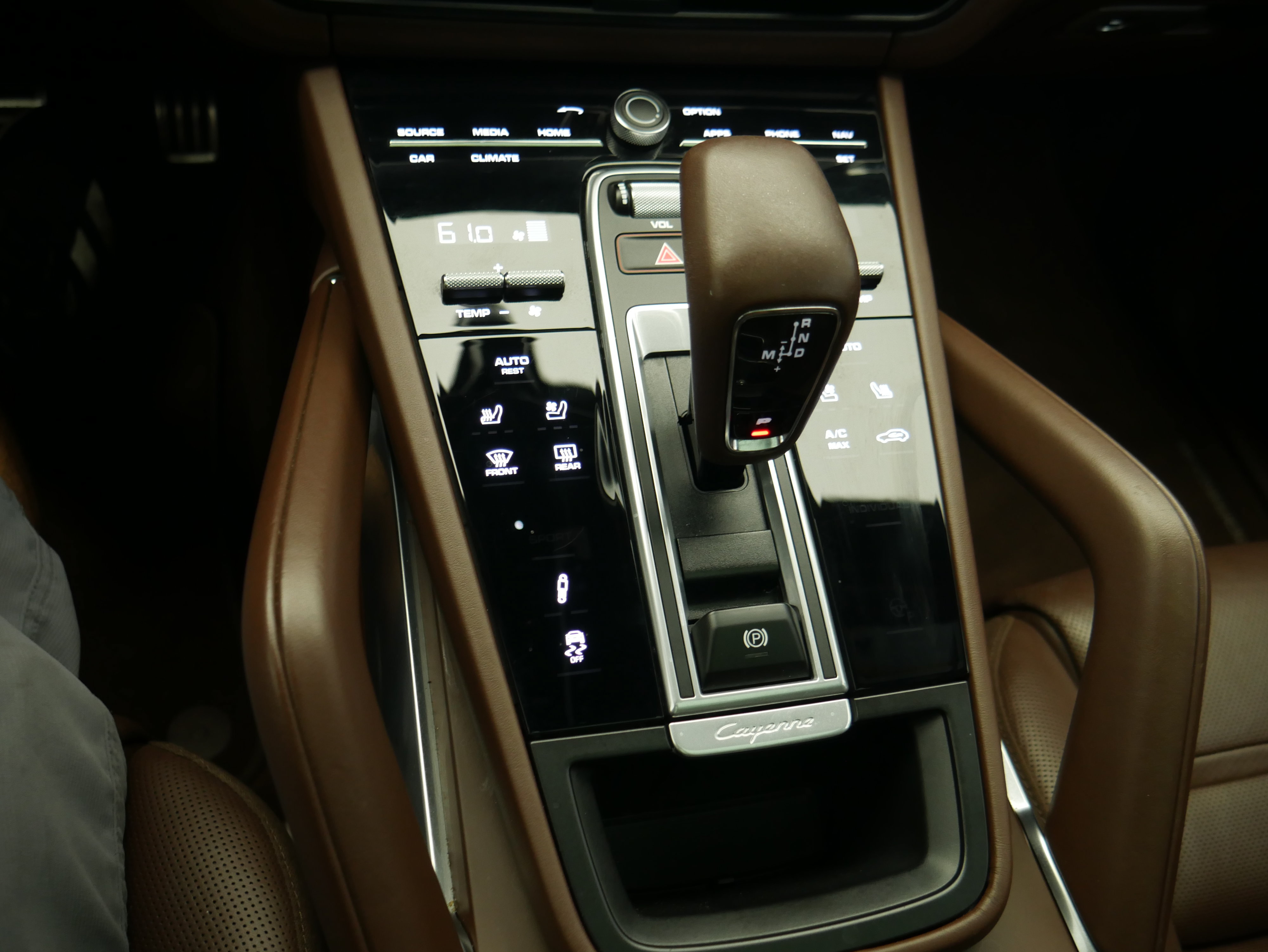 Certified 2023 Porsche Cayenne Turbo AWD/4WD image 34