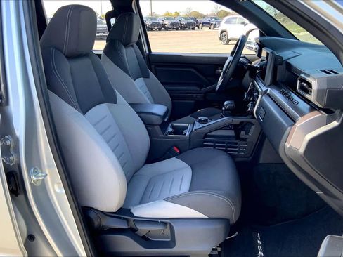 Used 2024 Toyota Tacoma TRD Sport image 9