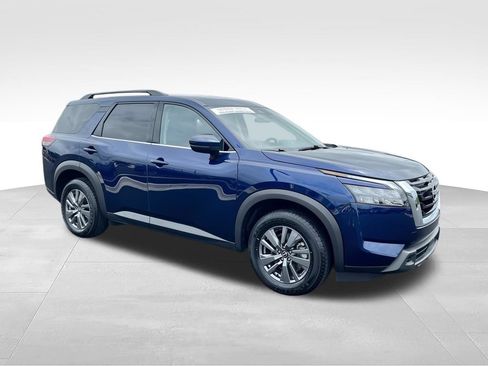 Used 2025 Nissan Pathfinder SV FWD image 3