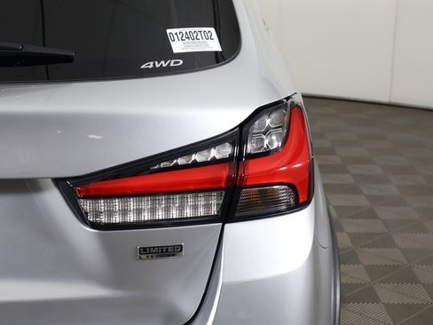 Used 2024 Mitsubishi Outlander Sport LE image 13