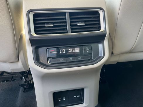 Used 2026 Volkswagen Atlas SE FWD image 24