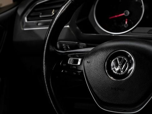 Used 2018 Volkswagen Tiguan SE image 22