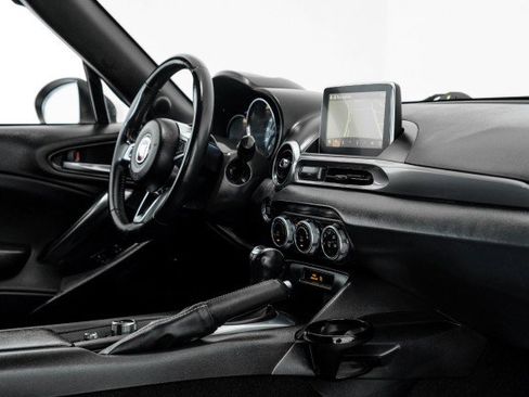 Used 2017 FIAT 124 Spider Classica RWD image 21