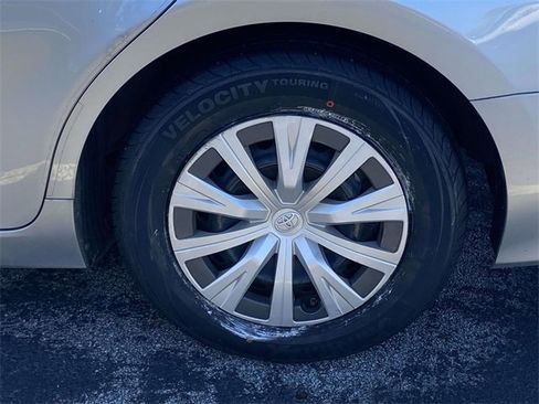 Used 2021 Toyota Camry LE image 11