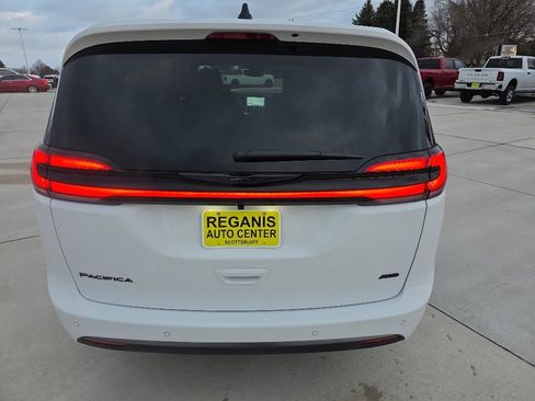 New 2026 Chrysler Pacifica Select image 6