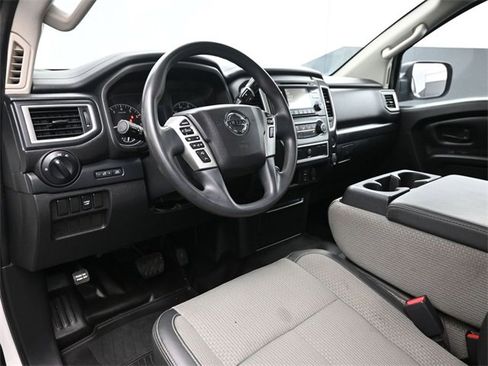 Used 2018 Nissan Titan S image 19